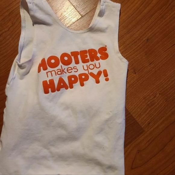 Hooter's Size xs Tank - Picture 4 of 4